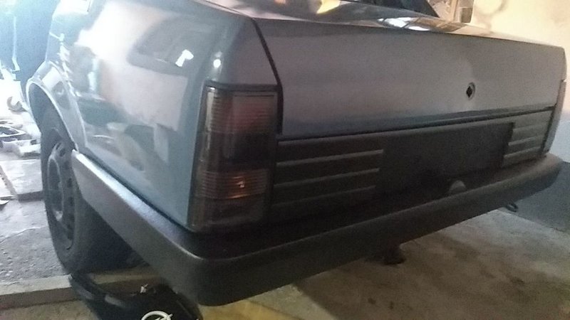 Das Heckschloss war auch fertig Lackiert, aber es ist leider irgendwo in den Teilen untergegangen und bis Dato unauffindbar...